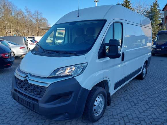 Pogled od napred levo