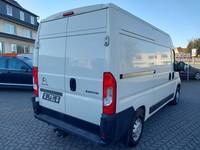 Pogled od pozadi desno