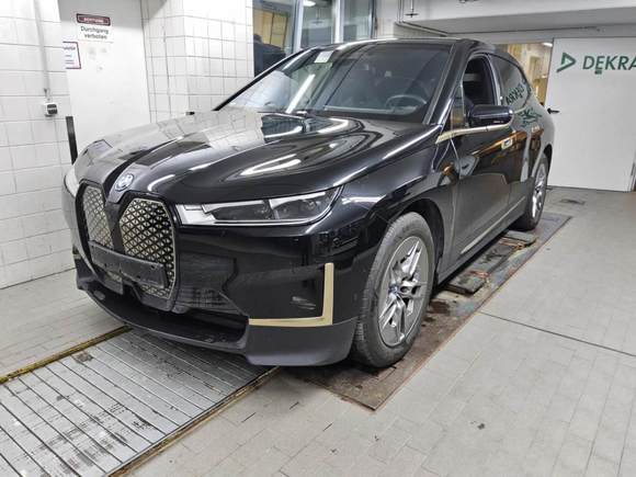 Pogled sprijeda lijevo