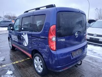 Vaade tagant vasakult