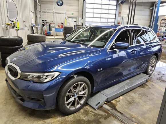 Вид спереди слева