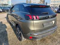 Vaade tagant vasakult