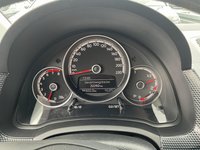 Pohľad na združený prístroj na palubnej doske