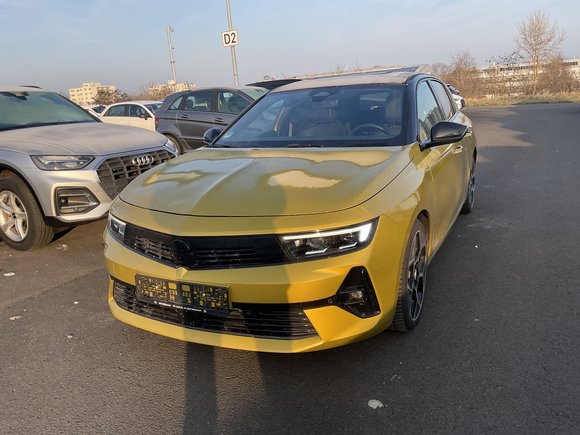 Pogled od napred levo