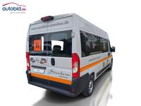 Pogled od pozadi desno