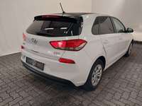 Pogled od pozadi desno