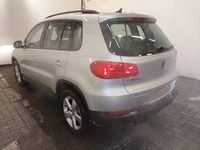 Vaade tagant vasakult