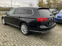 Vaade tagant vasakult