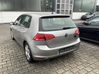 Vaade tagant vasakult