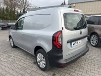 Vaade tagant vasakult