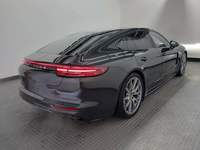 Pogled od pozadi desno