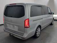 Pogled od pozadi desno