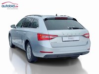 Pogled od pozadi levo