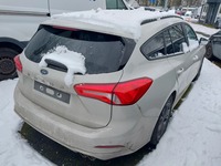 Pogled od pozadi desno