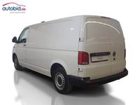 Vaade tagant vasakult