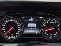 Pohled na přístrojovou desku