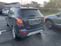 Vaade tagant vasakult