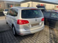 Vaade tagant vasakult