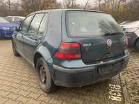 Vaade tagant vasakult