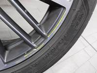 Cпереди слева