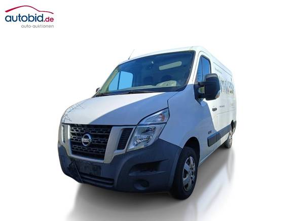 Skats no kreisās puses priekšā