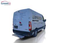 Skats no labās puses aizmugurē