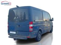 Pogled od pozadi desno