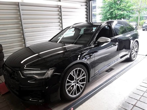 Pogled od napred levo