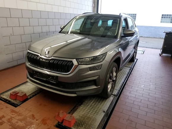 Pogled od napred levo