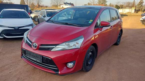 Pogled sprijeda lijevo