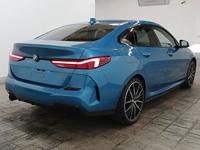 Pogled od pozadi desno