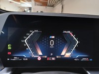 Pohľad na združený prístroj na palubnej doske