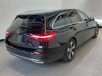 Pogled od pozadi desno