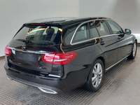 Pogled od pozadi desno