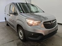 Pogled sprijeda desno