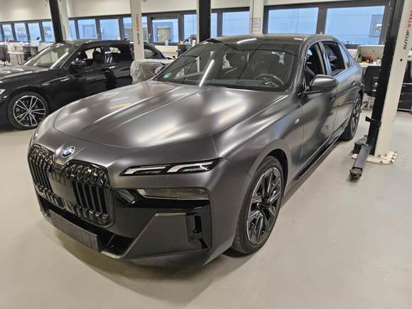 Náhľad spredu zľava