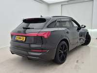 Pogled od pozadi desno