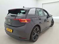 Pogled od pozadi desno