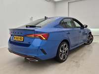 Pogled od pozadi desno