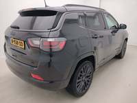 Pogled od pozadi desno