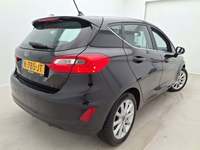 Pogled od pozadi desno