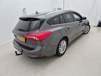 Pogled od pozadi desno