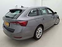 Pogled od pozadi desno