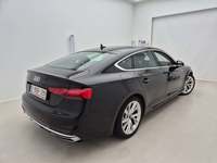 Pogled od pozadi desno