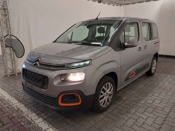 Pogled od napred levo