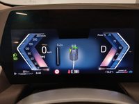 Pohľad na združený prístroj na palubnej doske