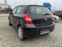 Pogled od pozadi levo