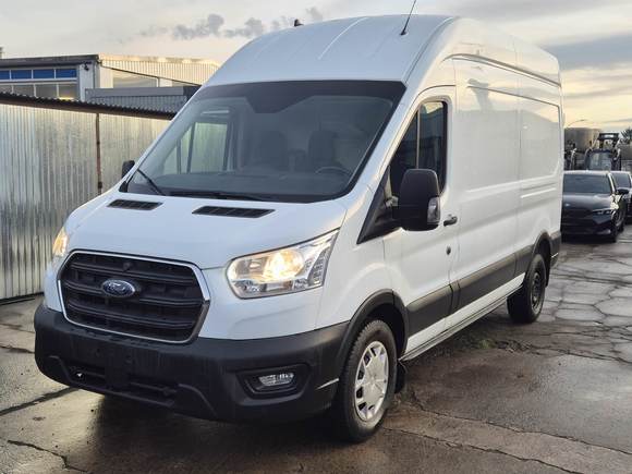 Pogled od napred levo