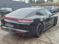 Pogled od pozadi desno