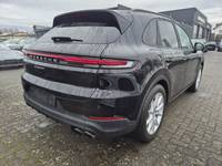 Pogled od pozadi desno